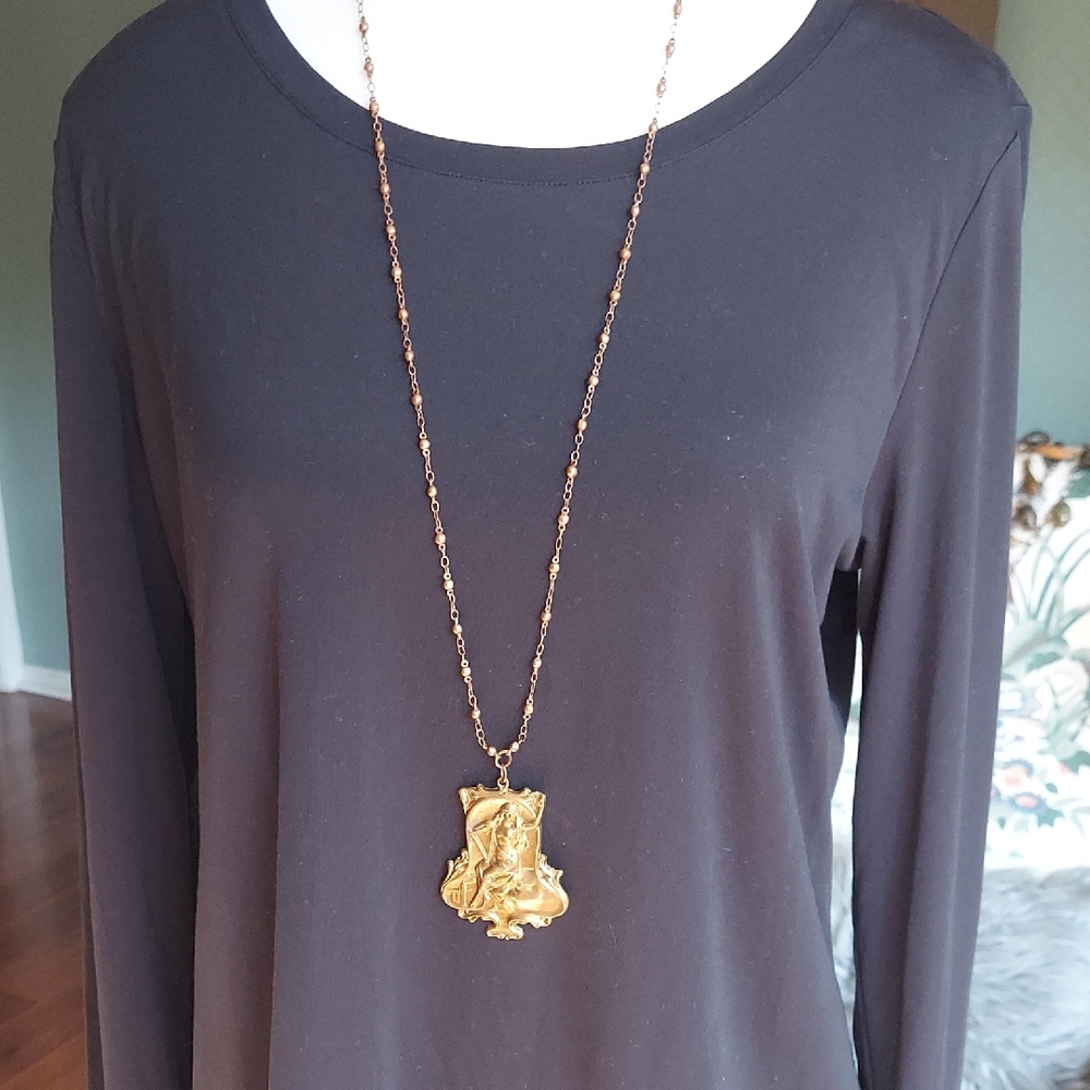 Gold Pendant Necklace